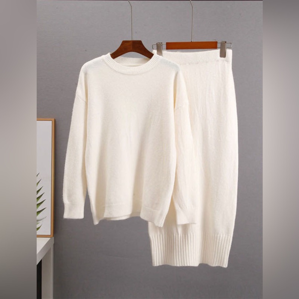 Two piece knit skirt set